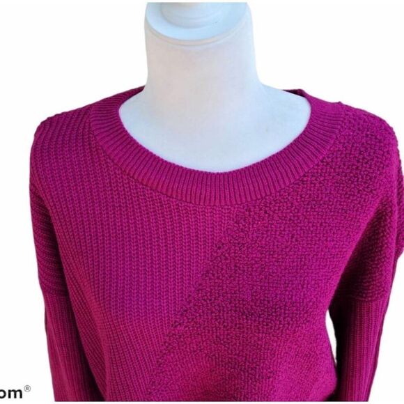 Two One Two New York Fucsia Geometric Textures Knit Crew Sweater size Medium New - Picture 10 of 13
